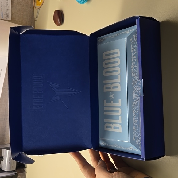 Jeffree Star Blue Blood palette - Picture 2 of 3